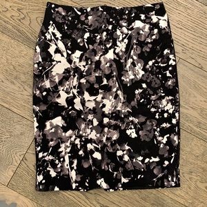 Floral pencil skirt. Size 2. Adrianna Papell.